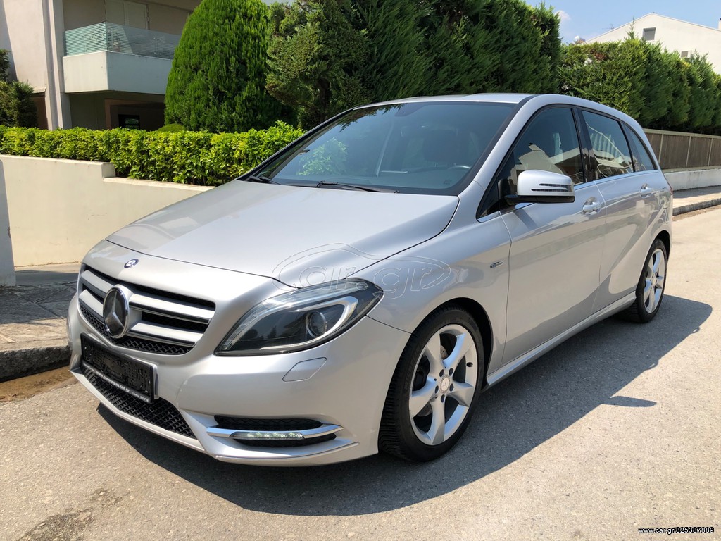 MERCEDES B200 2012