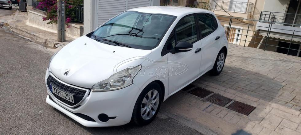 PEUGEOT 208 2015