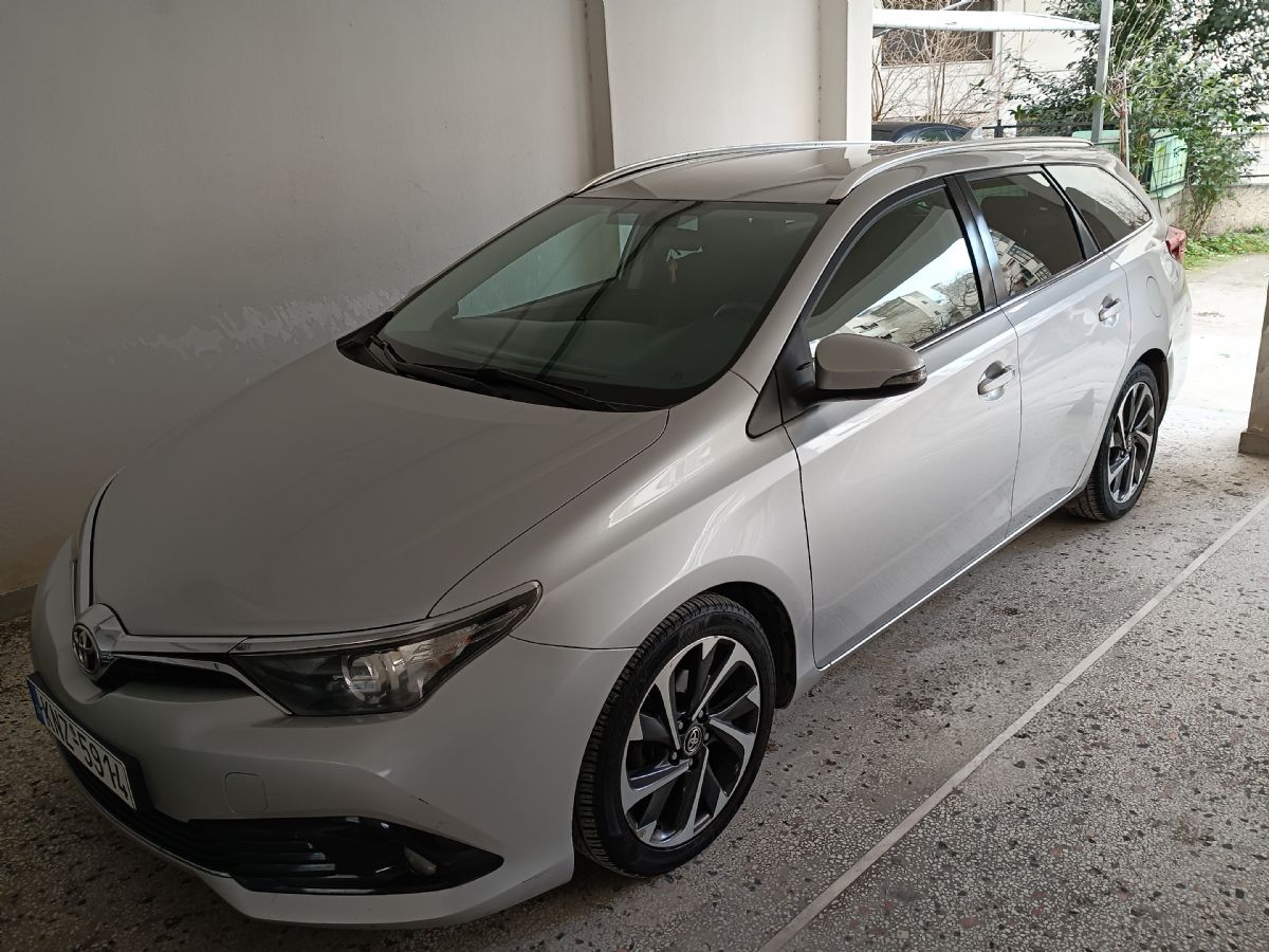 TOYOTA AURIS 2016