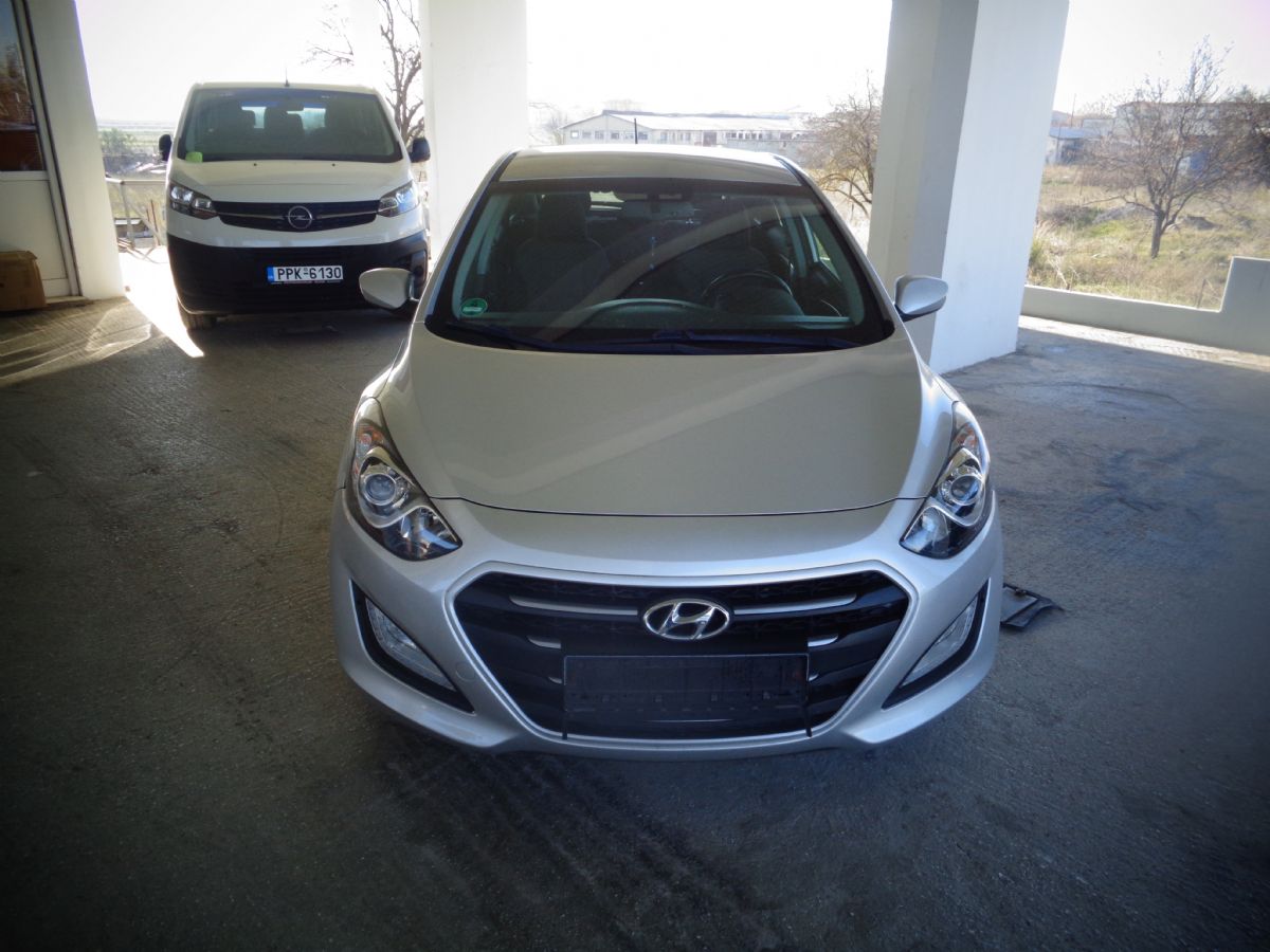 HYUNDAI i30 2016
