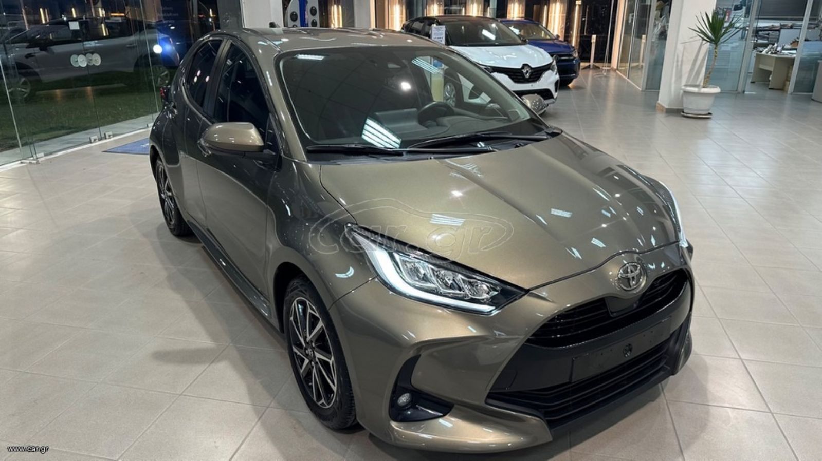 TOYOTA YARIS 2024