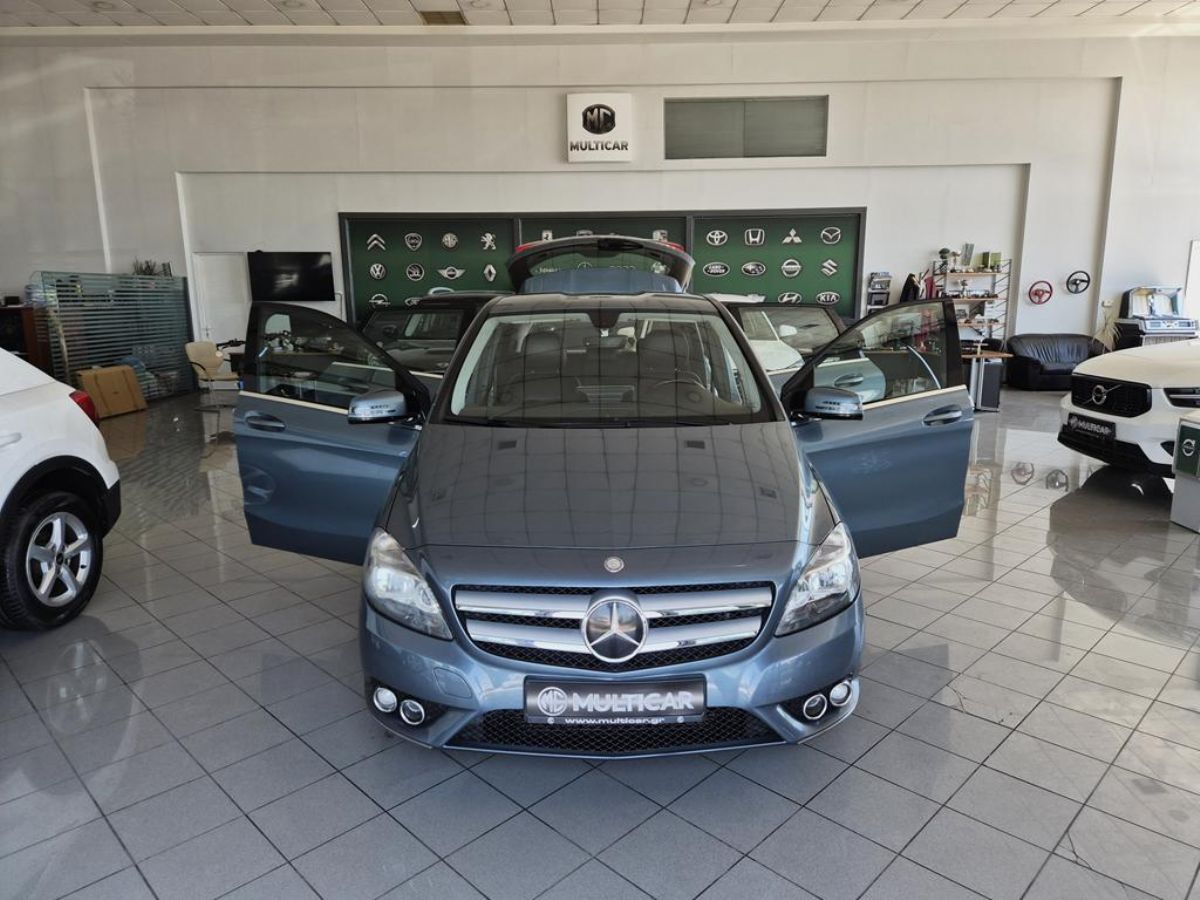 MERCEDES B200 2012