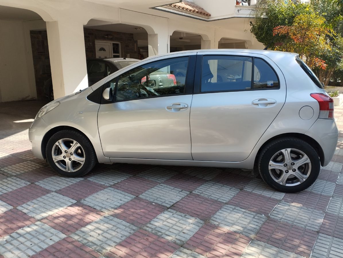 TOYOTA YARIS 2011